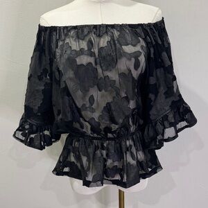 NWOT Gracia Plum Off-the-Shoulder Floral Top – Size L